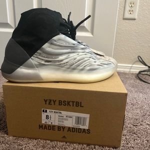 Very lightly used just needs to be cleaned and will look new. Up to offers